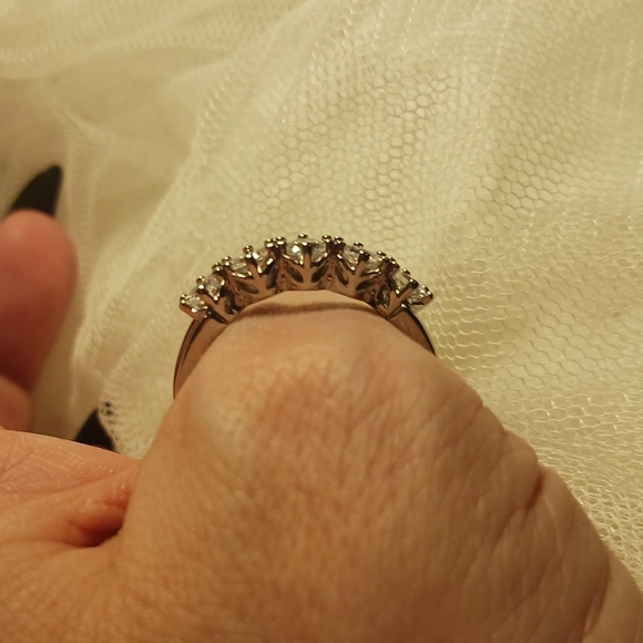 Brilliant-Cut White Sapphires in a Sterling Silver Ring - Picture 3 of 5